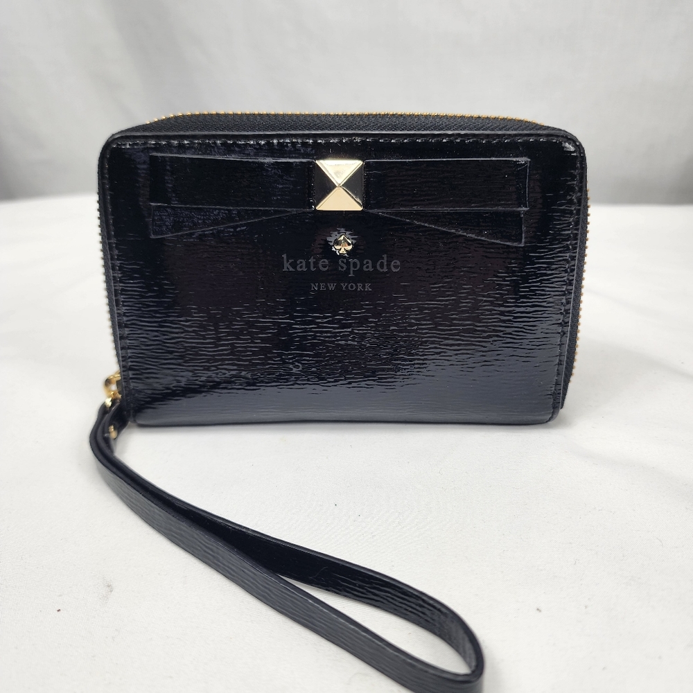 Kate Spade black patent leather zip around wristlet wallet